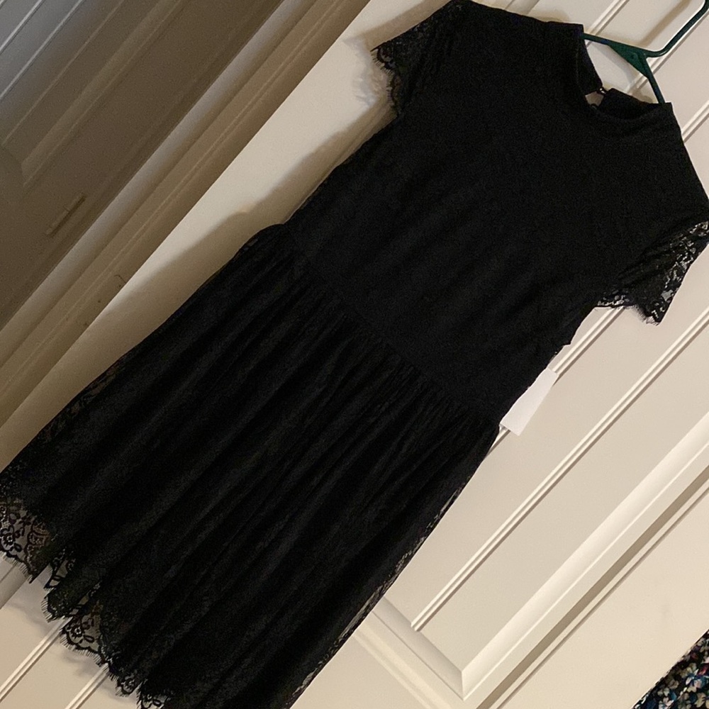 NWT lace dress with lace cap sleeves